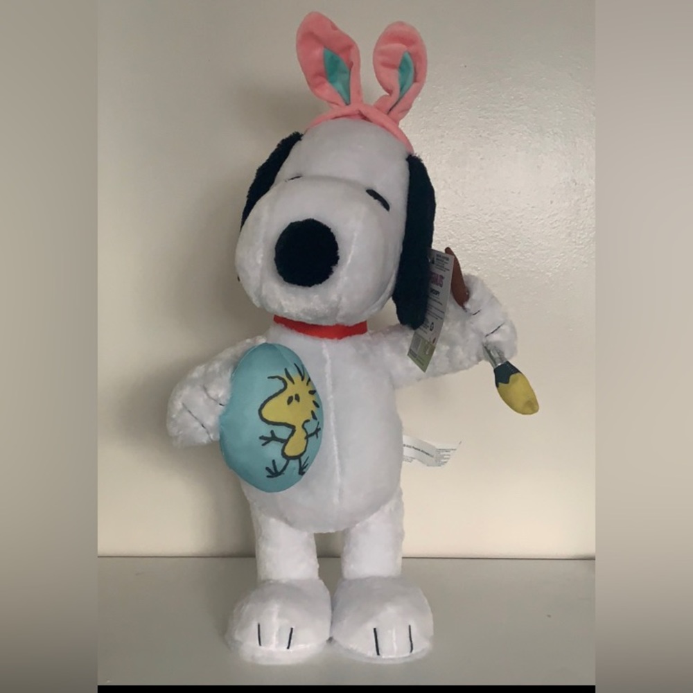 Easter Peanuts/Snoopy 2023 Edition Greeter Plush. Brand New.